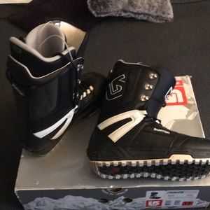Men’s snowboarding boots